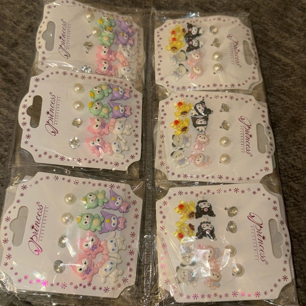 Hello kitty and friends packs of earrings